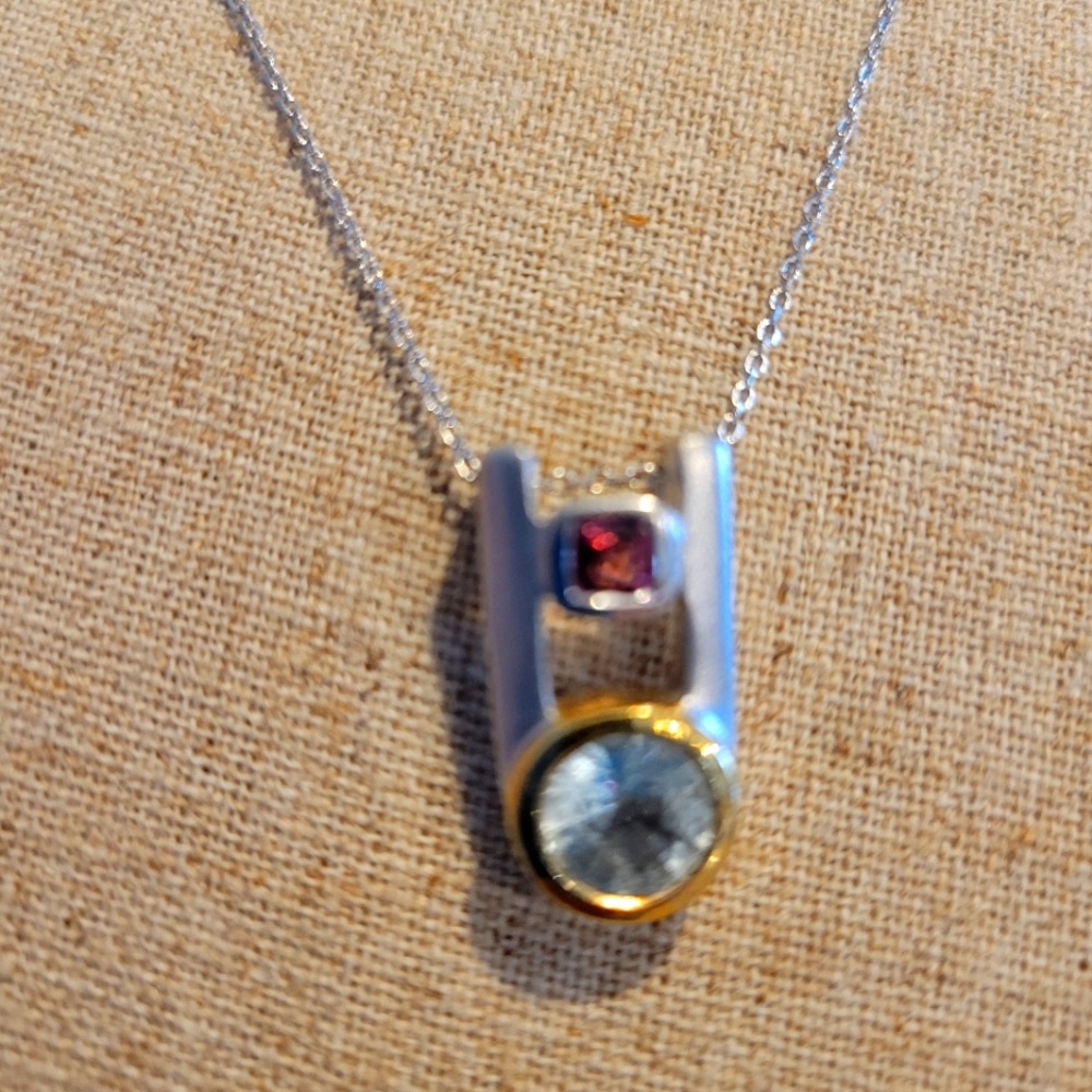 STERLING SILVER 925 AND GEMSTONES PENDANT WITH 18" LONG NECKLACE.